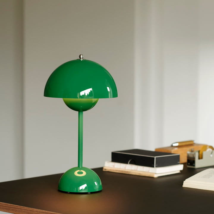 MoonGlow LED table lamp in green