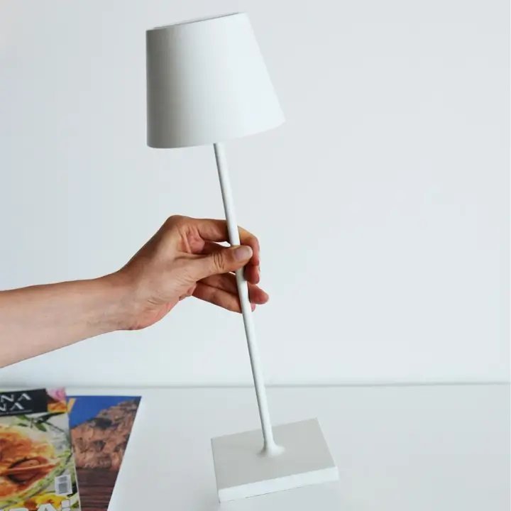 Optimized Product Title: "Kabellose LED-Tischlampe mit Touch-Dimmer – Drahtlose Beleuchtung für eine stilvolle Atmosphäre" 

This title includes relevant keywords while enhancing clarity and appeal for potential customers.