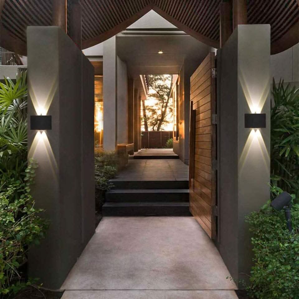 Outdoor LED Wall Light – Waterproof, Aluminum & Adjustable Beam
