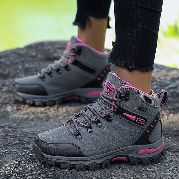Women's Wide Winter Hiking Boots with Arch Support - Comfortable & Durable Footwear for Cold Weather Adventures