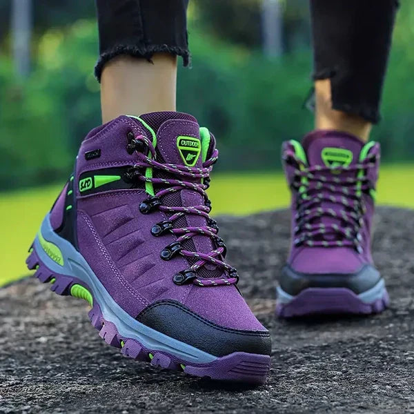 Women's Wide Winter Hiking Boots with Arch Support - Comfortable & Durable Footwear for Cold Weather Adventures