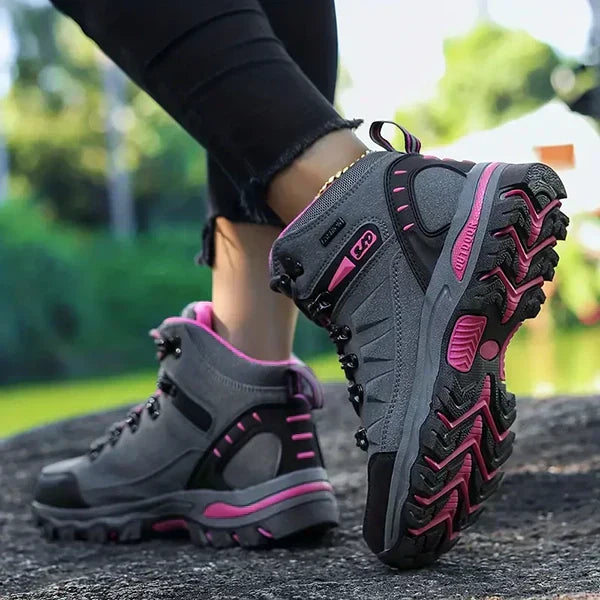 Women's Wide Winter Hiking Boots with Arch Support - Comfortable & Durable Footwear for Cold Weather Adventures