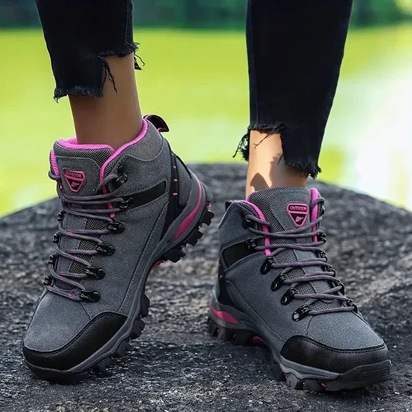 Women's Wide Winter Hiking Boots with Arch Support - Comfortable & Durable Footwear for Cold Weather Adventures