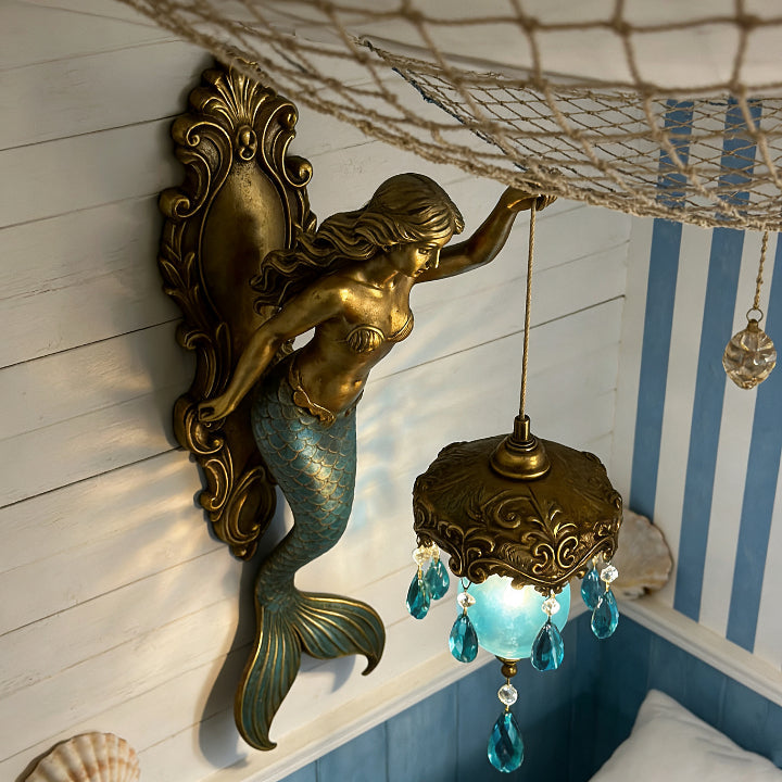 Optimized Product Title: "Meerjungfrau Wandlampe – Kreative Unterwasser-Mermaid Wandbeleuchtung für Kinderzimmer, Schlafzimmer & Spielzimmer" 

This title includes relevant keywords while providing additional context about the product's use and appeal.