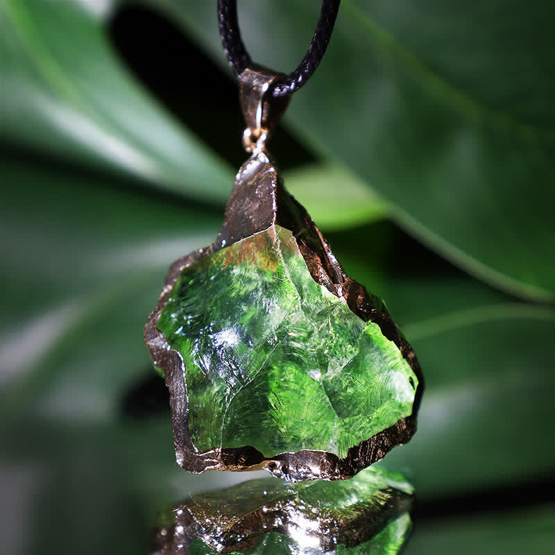 Lyra – Natural Moldavite Necklace