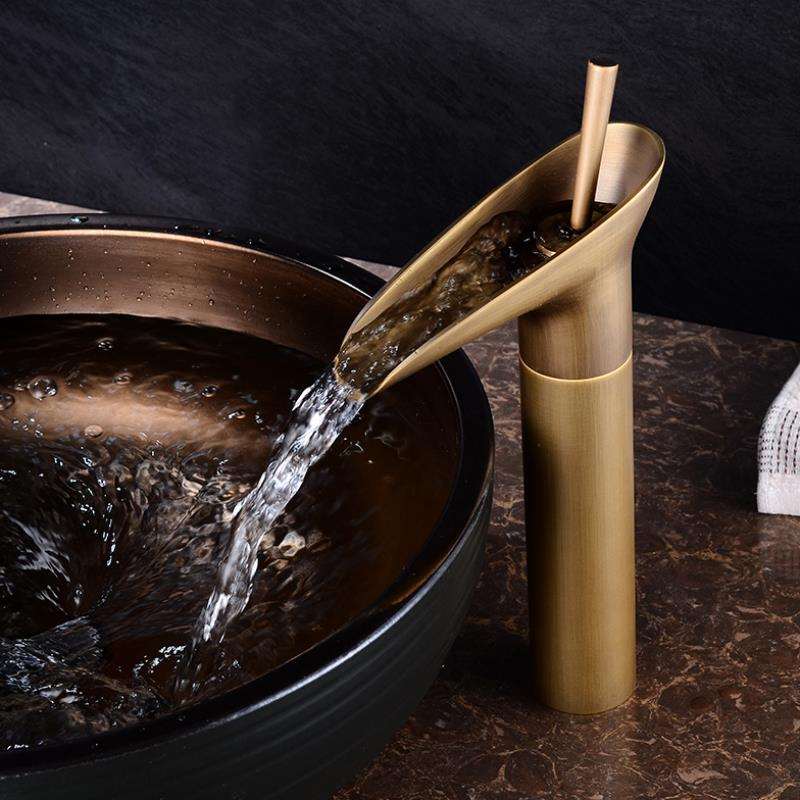 CascadeFlow – Luxe Waterfall Bathroom Faucet