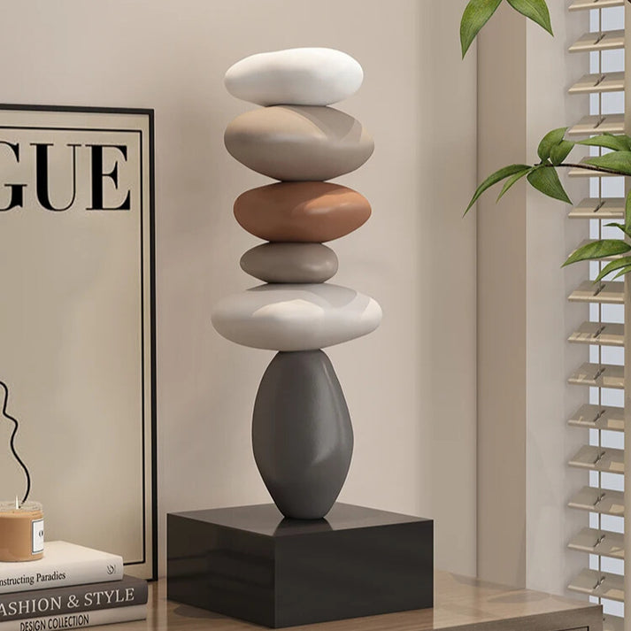 Steinskulptur mit gestapelten Elementen – Kunstwerk für Balance und Ruhe | Dekorative Garten- und Innenraumgestaltung