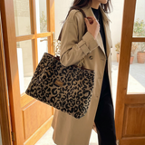 Stylish Leotard-Print Tote Bag with Elegant Gold Chain Detail - Fashionable & Versatile Handbag