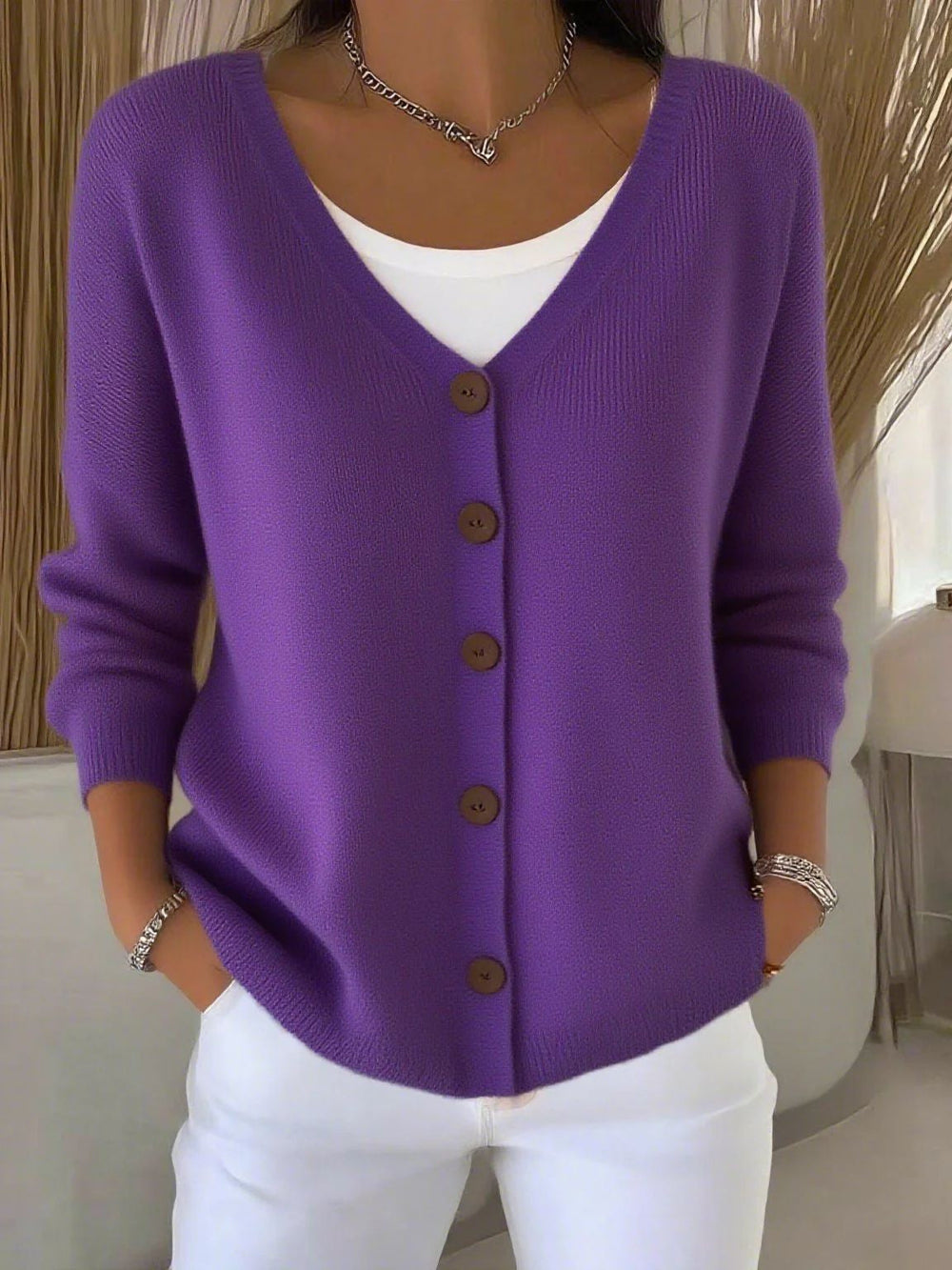 Optimized Product Title: Olivia™ Langarm V-Ausschnitt Pullover mit Knöpfen – Eleganter Damenpullover für Herbst/Winter

This title includes relevant keywords for better visibility in Google Shopping while maintaining clarity and appeal.