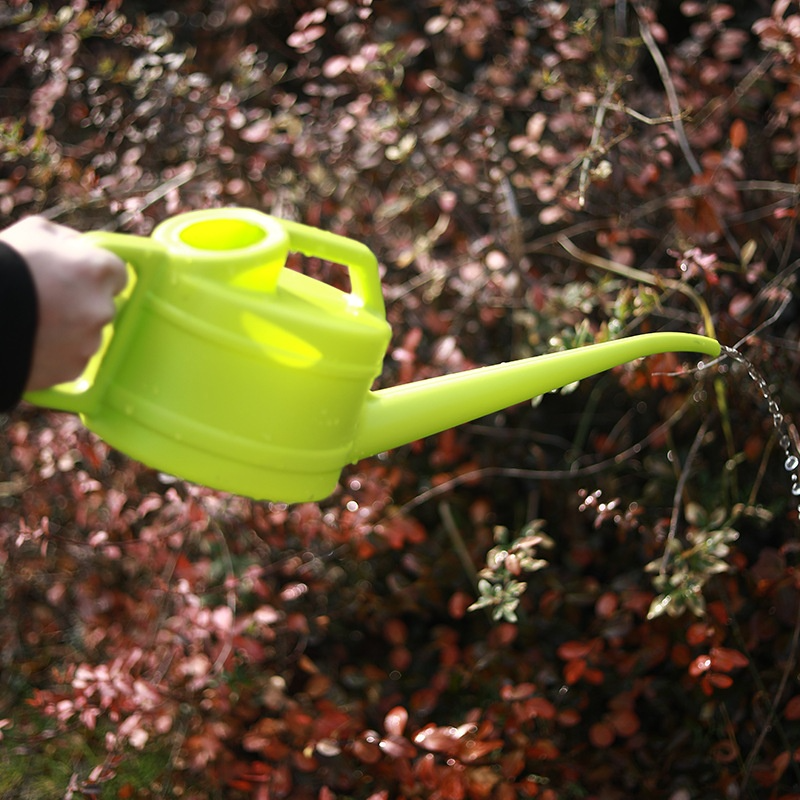 Long-Spout Watering Can – Precise Pour, Ergonomic Handle & 3 Colors