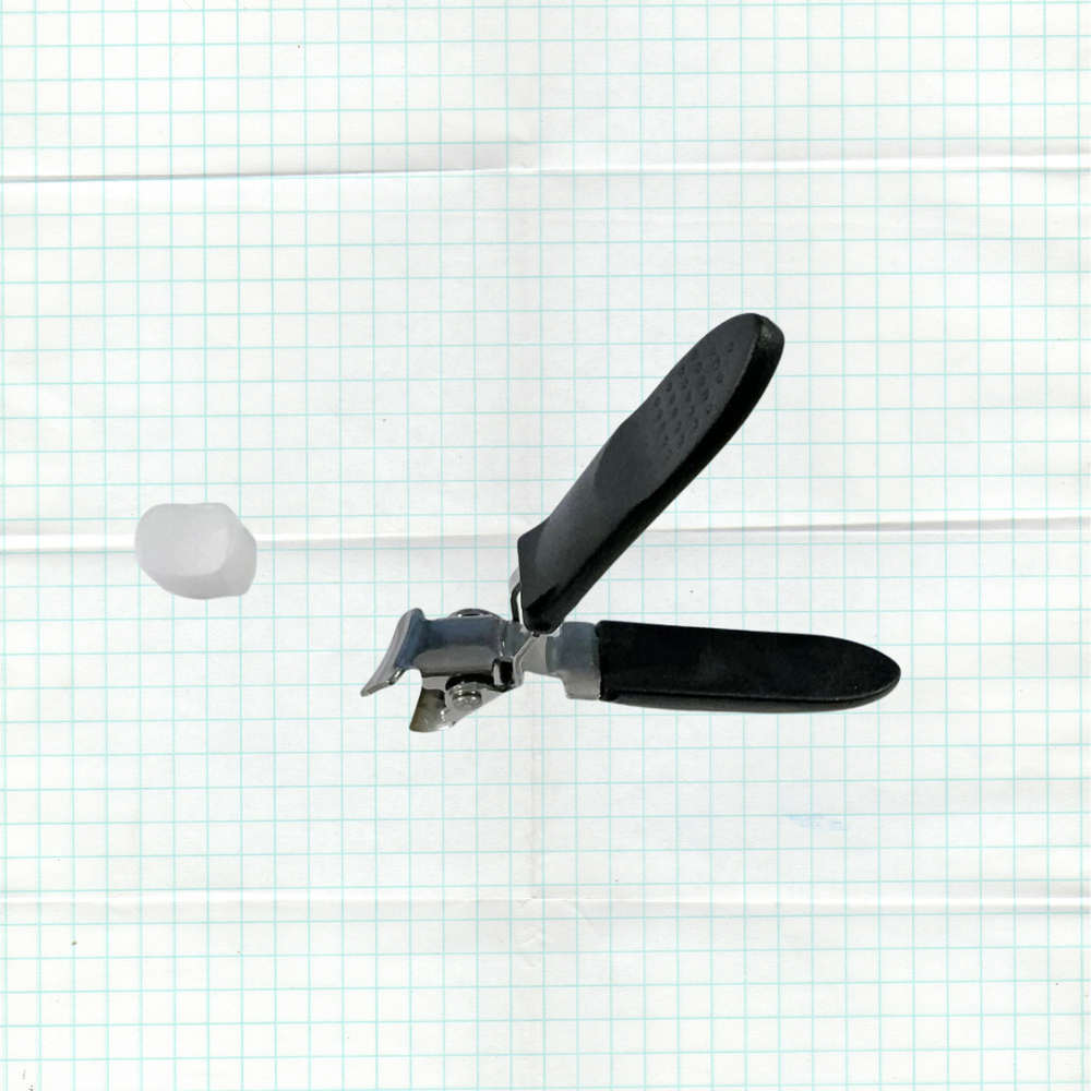 Optimized Product Title: "Ergonomischer Nagelknipser mit Abgewinkelter Klinge – Ideal für Eingewachsene Nägel, Präzise und Komfortabel" 

This title includes relevant keywords while emphasizing the product's unique features and benefits, making it more ap