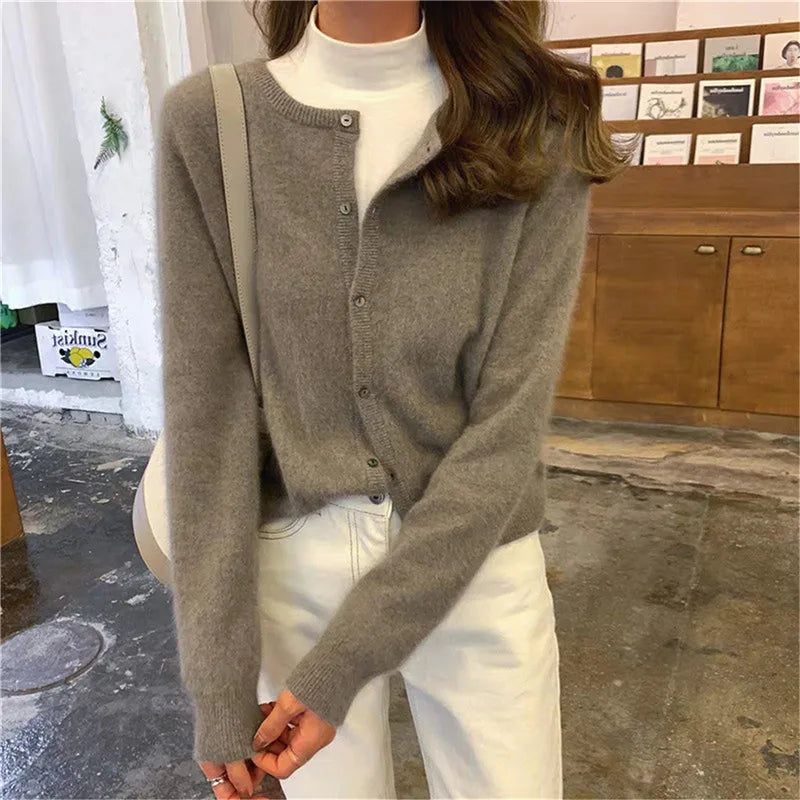 Comfortable Knitted Cardigan with Buttons - Isla