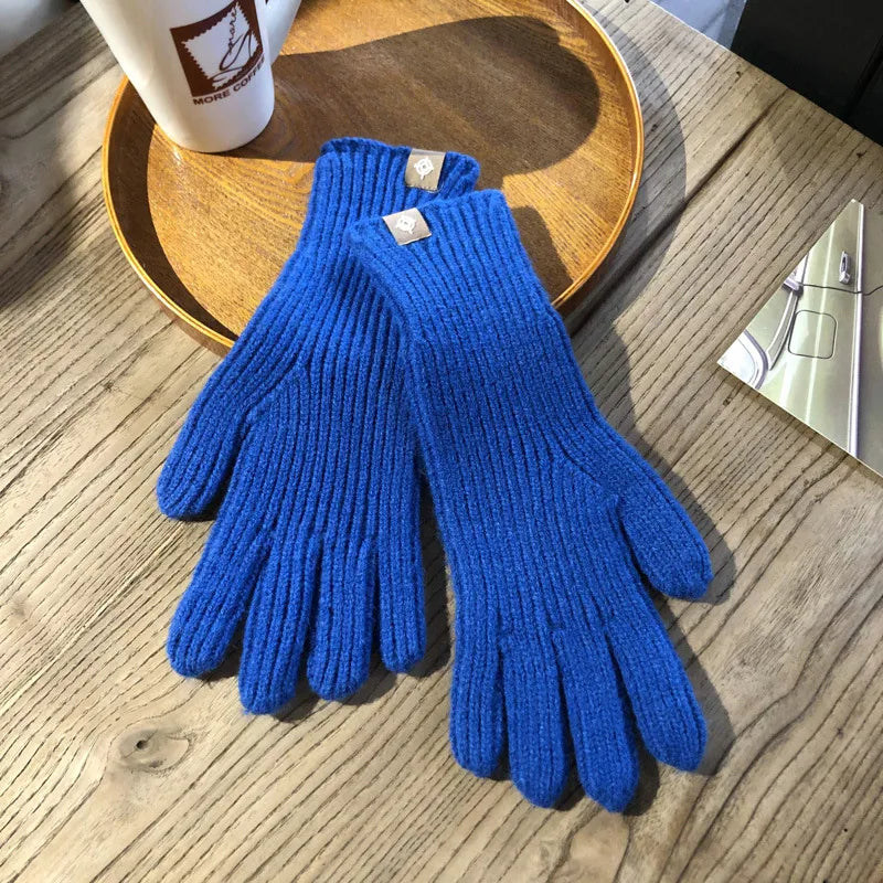 Isolde Women's Comfortable Touchscreen Gloves - Stylish & Warm Winter Accessory