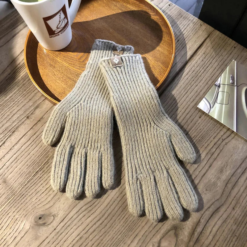 Isolde Women's Comfortable Touchscreen Gloves - Stylish & Warm Winter Accessory