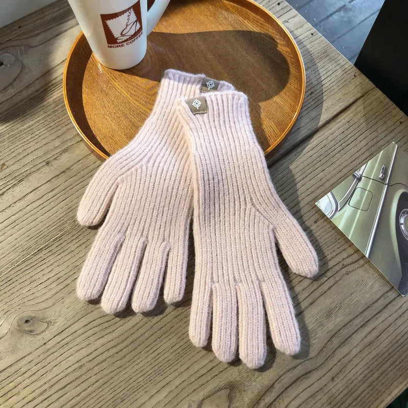Isolde Women's Comfortable Touchscreen Gloves - Stylish & Warm Winter Accessory