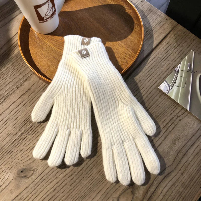 Isolde Women's Comfortable Touchscreen Gloves - Stylish & Warm Winter Accessory