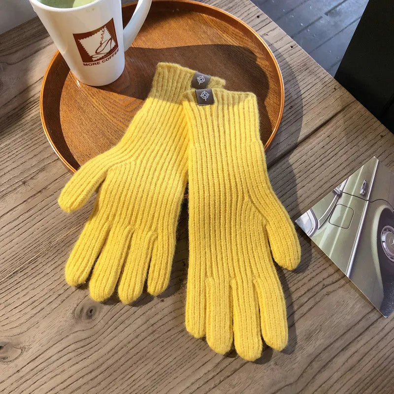 Isolde Women's Comfortable Touchscreen Gloves - Stylish & Warm Winter Accessory