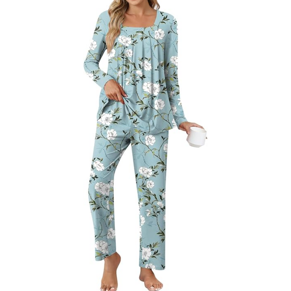 Cozy Laetitia 2-Piece Lounge Pajama Set with Pockets - Perfect for Relaxation
