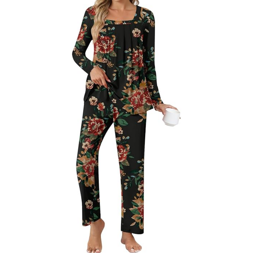Cozy Laetitia 2-Piece Lounge Pajama Set with Pockets - Perfect for Relaxation