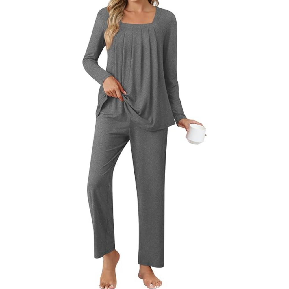 Cozy Laetitia 2-Piece Lounge Pajama Set with Pockets - Perfect for Relaxation