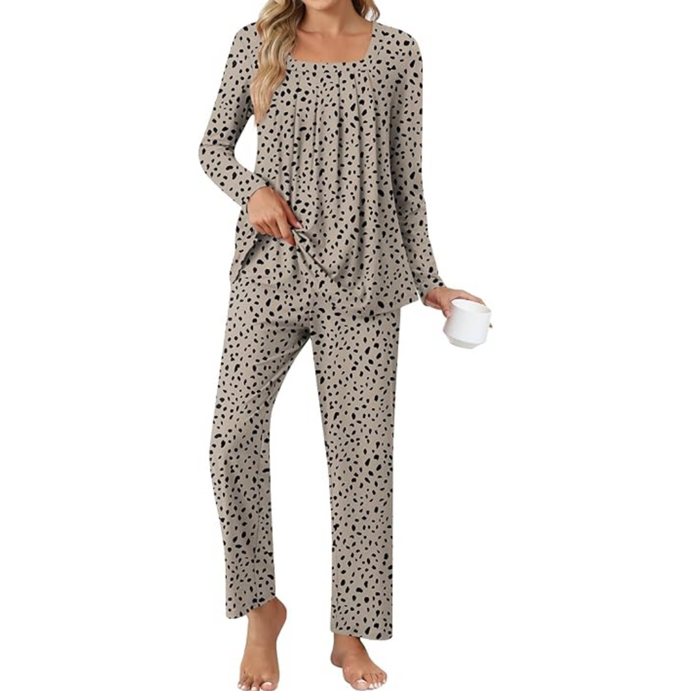 Cozy Laetitia 2-Piece Lounge Pajama Set with Pockets - Perfect for Relaxation