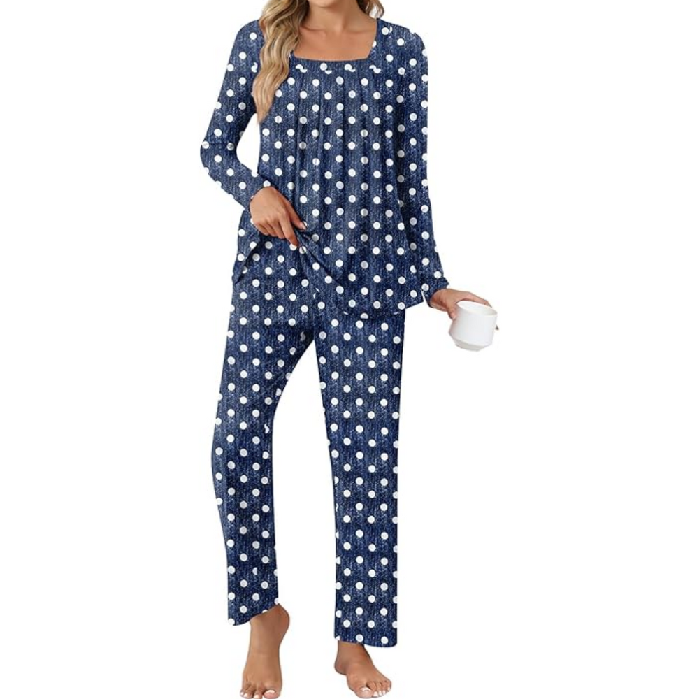 Cozy Laetitia 2-Piece Lounge Pajama Set with Pockets - Perfect for Relaxation