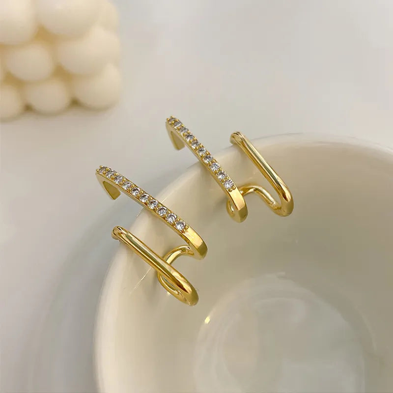 Elegant Crystal Claw Stud Earrings | Stylish Jewelry for Any Occasion