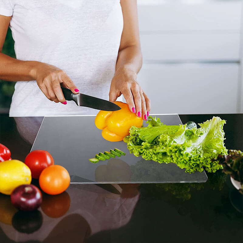 GlassEdge – Stylish & Safe Non-Slip Cutting Board