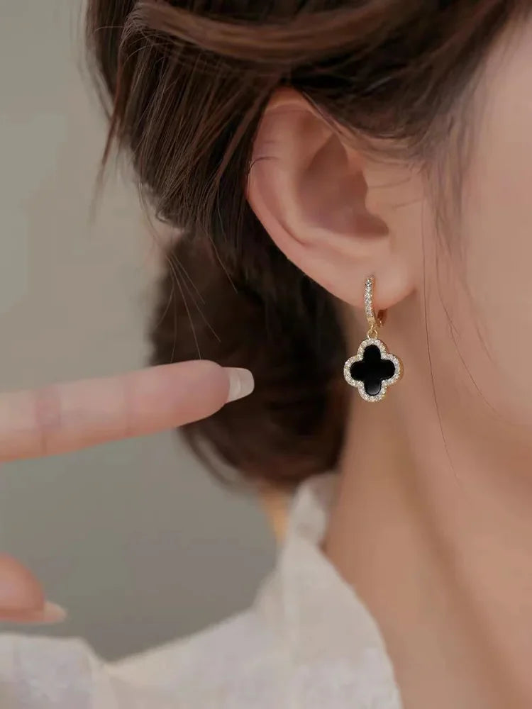 Clara Clover Earrings - Detail