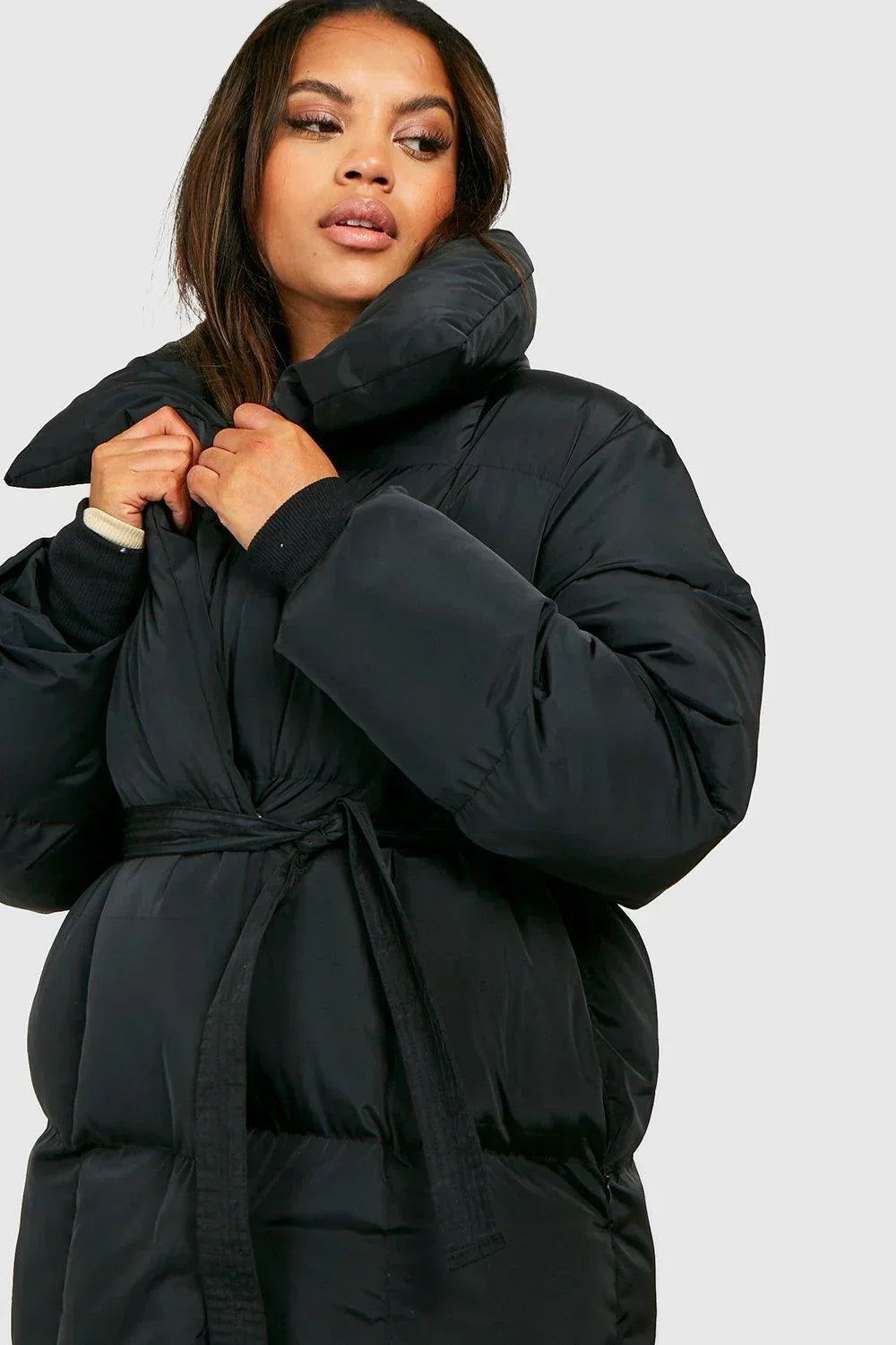 Enhanced Product Title: "Laura Elegante Wattierte Jacke für Damen – Stilvolle, Warmgefütterte Winterjacke mit Kapuze" 

This title includes relevant keywords and phrases that can improve visibility in Google Shopping searches while clearly describing the