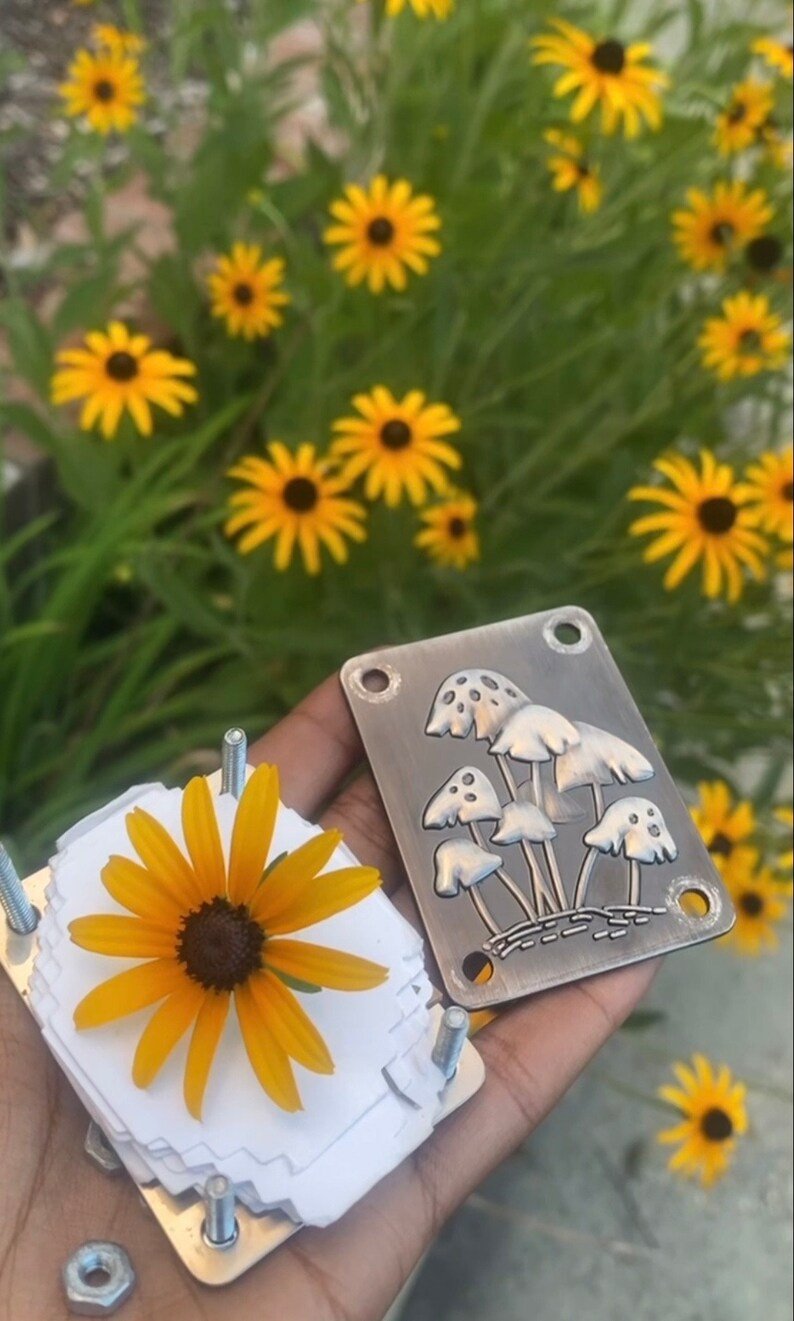 Compact Mini Flower Press by Davy | Portable Botanical Keepsake Maker | Ideal Craft Tool for Flower Preservation