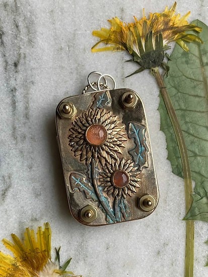 Compact Mini Flower Press by Davy | Portable Botanical Keepsake Maker | Ideal Craft Tool for Flower Preservation