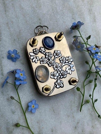 Compact Mini Flower Press by Davy | Portable Botanical Keepsake Maker | Ideal Craft Tool for Flower Preservation