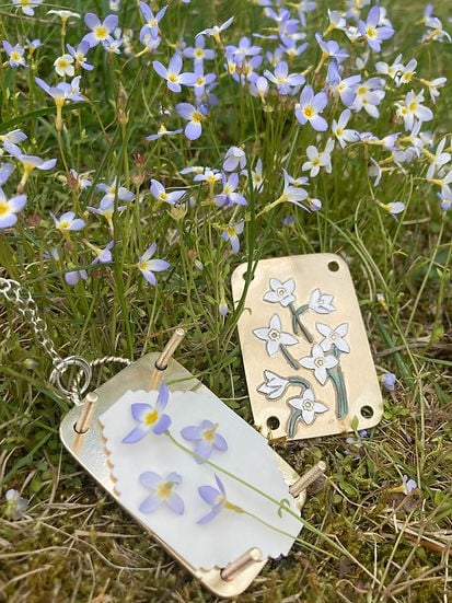 Compact Mini Flower Press by Davy | Portable Botanical Keepsake Maker | Ideal Craft Tool for Flower Preservation