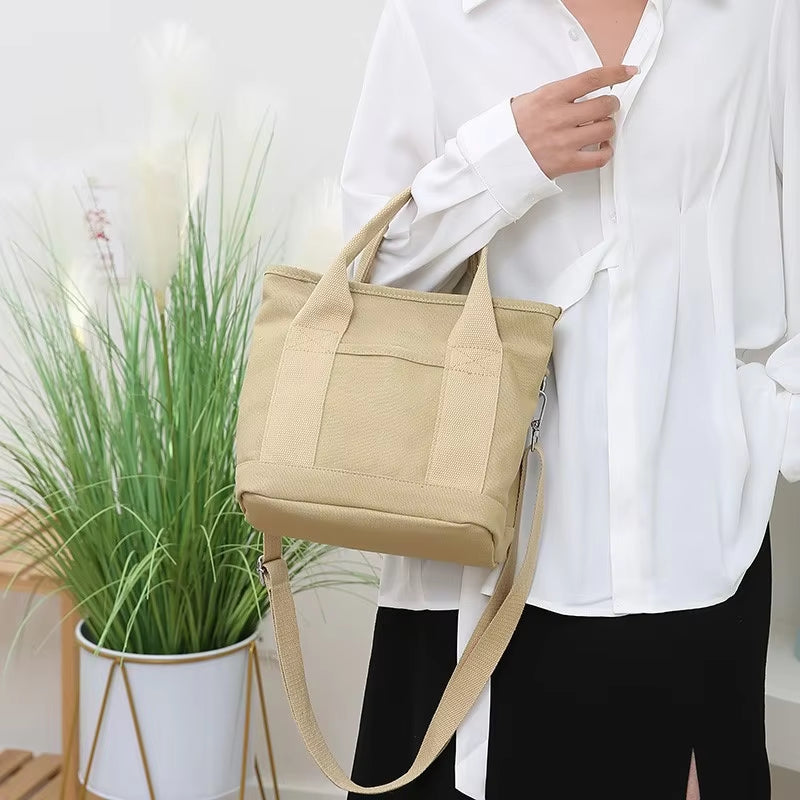 Optimized Product Title: "Japanisch Inspirierte Canvas-Tragetasche – Leicht, Langlebig & Mit Praktischen Innenfächern für Alltag & Reisen" 

This title includes relevant keywords while maintaining clarity and appeal for potential buyers.