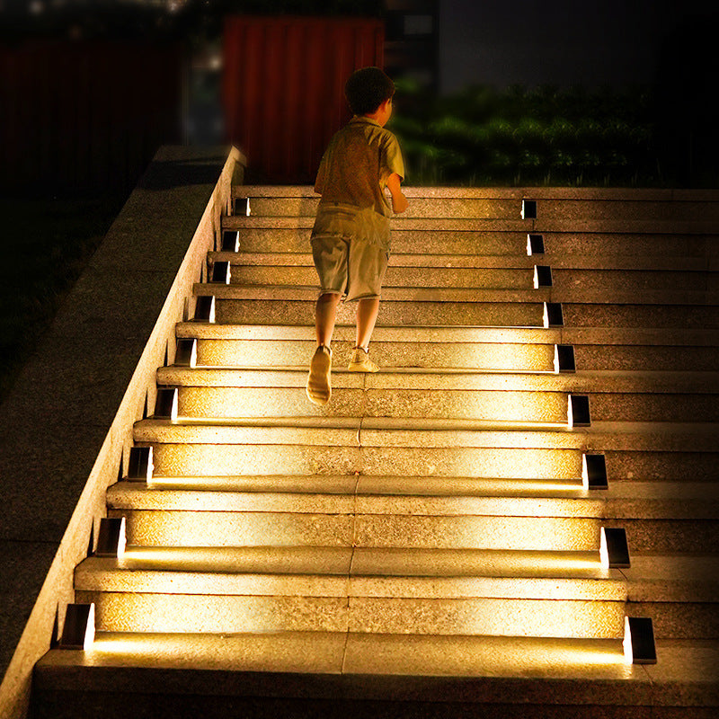 Optimized Product Title: "Solar Treppenleuchten für Außen – Warmweißes LED-Licht, 4er & 10er Set – Energiesparend & Wetterfest für Garten & Terrasse" 

This title includes relevant keywords and phrases that can help improve visibility on Google Shopping w