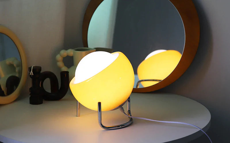 Optimized Product Title: Retro Kugelförmige Tischlampe mit Warmem LED-Licht – Stilvolle Beleuchtung für Wohnräume und Büros