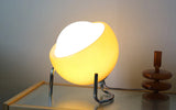 Optimized Product Title: Retro Kugelförmige Tischlampe mit Warmem LED-Licht – Stilvolle Beleuchtung für Wohnräume und Büros