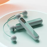 Enhanced Product Title: "Kabelloses Springseil mit Zähler – Platzsparendes Design für Effizientes Training" 

This title includes relevant keywords while emphasizing the product's unique features and benefits, making it more appealing for Google Shopping