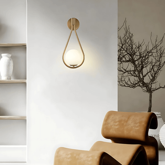 Wall Light – Teardrop Design, Brushed Brass Finish & Dimmable Compatible