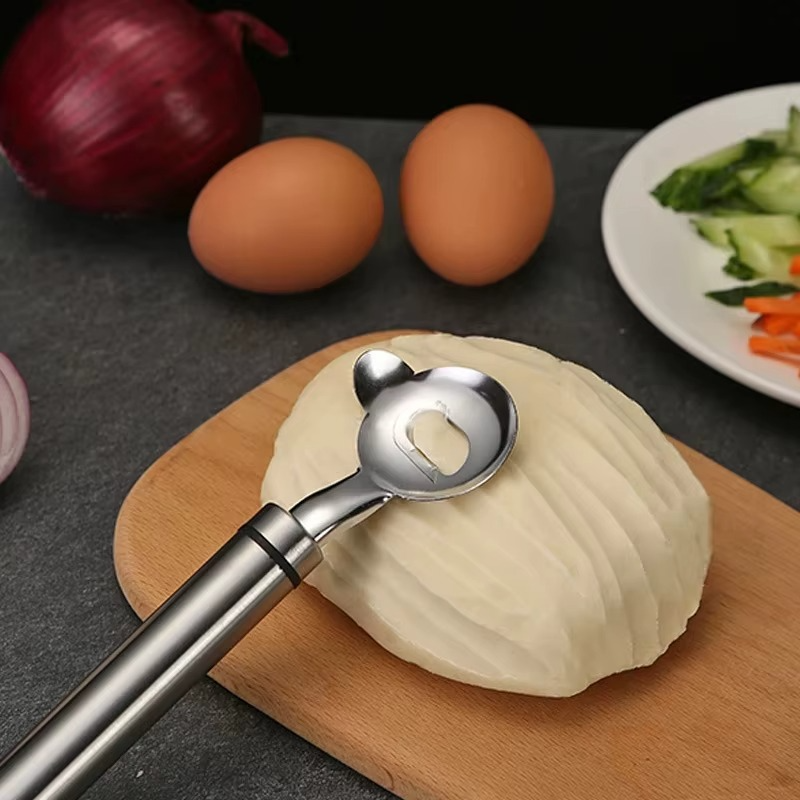 Optimized Product Title: "Edelstahl Nudelpresse – Frische Pasta Maker für hausgemachte Nudeln aus Teig" 

This title includes relevant keywords while clearly conveying the product's purpose and material, enhancing its visibility in Google Shopping searche