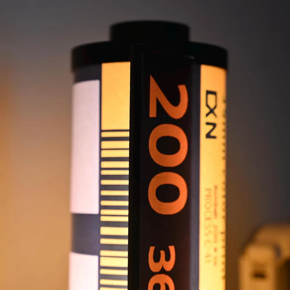 Film Reel Table Lamp – Retro 35mm Design, Warm White Ambient Light