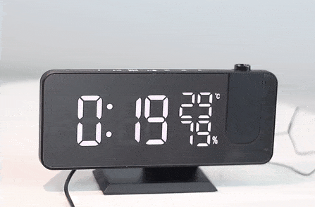 Optimized Product Title: "Digitale Projektionsuhr mit LED-Display, FM-Radio & Weckerfunktion – Perfekt für Schlafzimmer" 

This title includes relevant keywords while highlighting key features and benefits to improve visibility and appeal on Google Shoppi