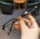 Enhanced Product Title: "Blaulichtfilter-Brille mit integrierter Lesehilfe – Optimale Augenentlastung für Bildschirmarbeit" 

This title includes relevant keywords and provides more context about the product's benefits, which can help improve visibility a