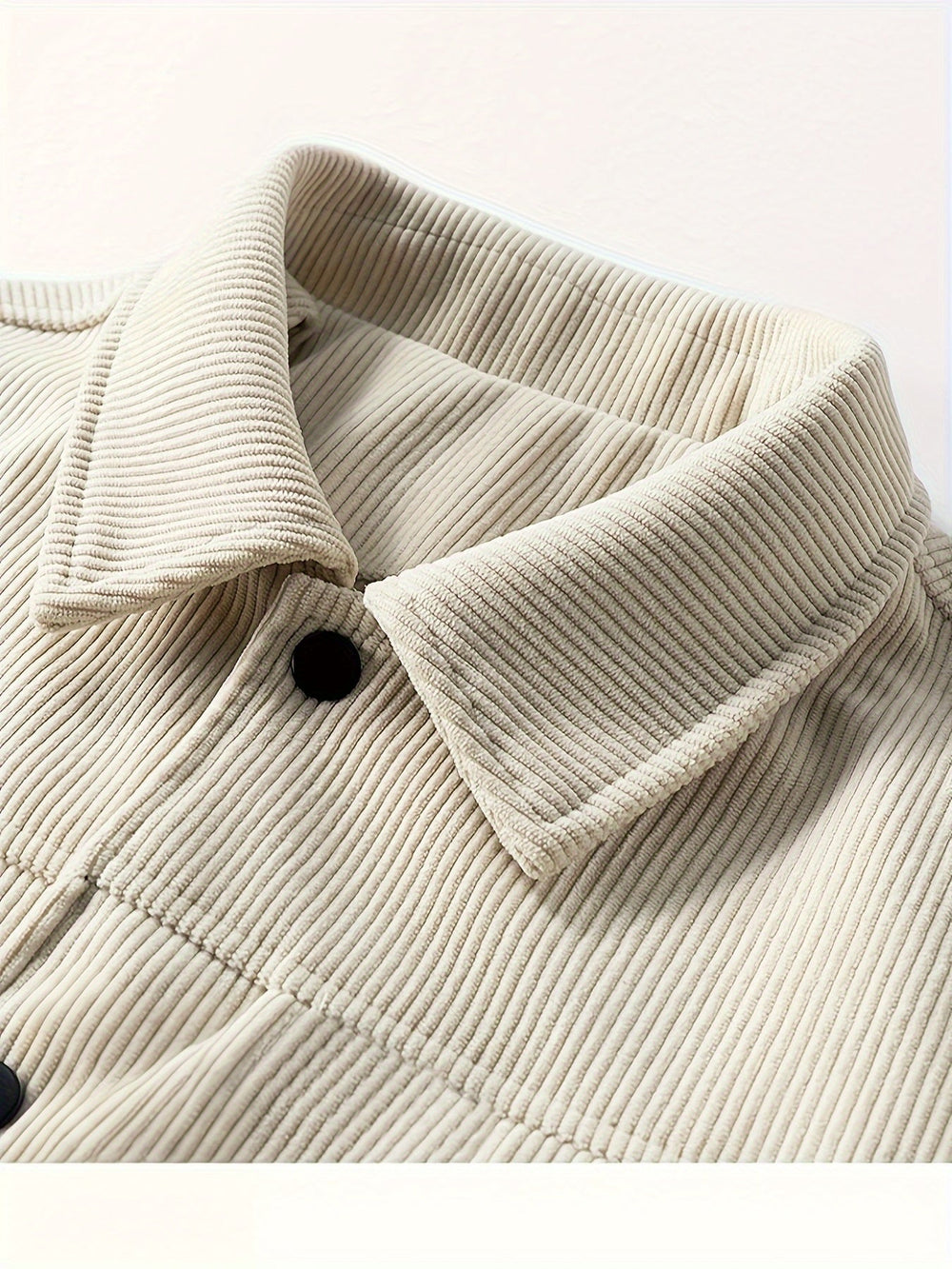 Here’s an enhanced and optimized product title for Google Shopping:

"Elegante Cordjacke für Damen – Stilvolle, Bequeme Jacke aus Hochwertigem Material | Perfekt für Herbst und Winter"

This title includes relevant keywords, specifies the target audience,