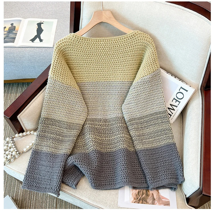 Cozy Plus-Size Fall Sweater - Lounge-Style with Trendy Color-Block Patch Design