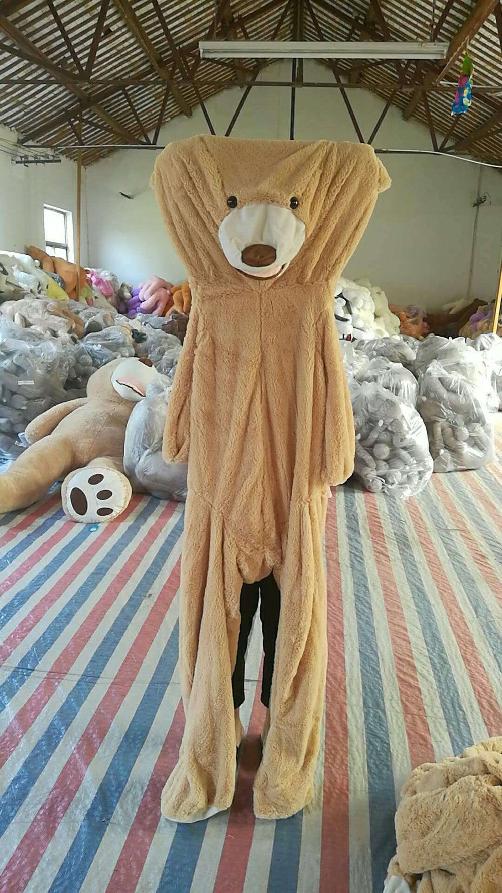 BowLift | Giant Plush Teddy Bear – HugHero