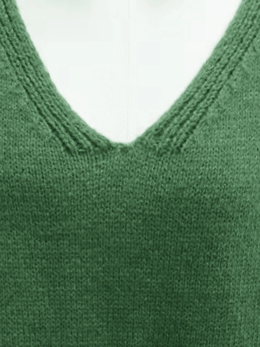 Plus Size Fall Oversized V-Neck Sweater for Curvy Figures - Cozy & Stylish Knitwear