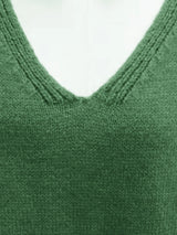 Plus Size Fall Oversized V-Neck Sweater for Curvy Figures - Cozy & Stylish Knitwear