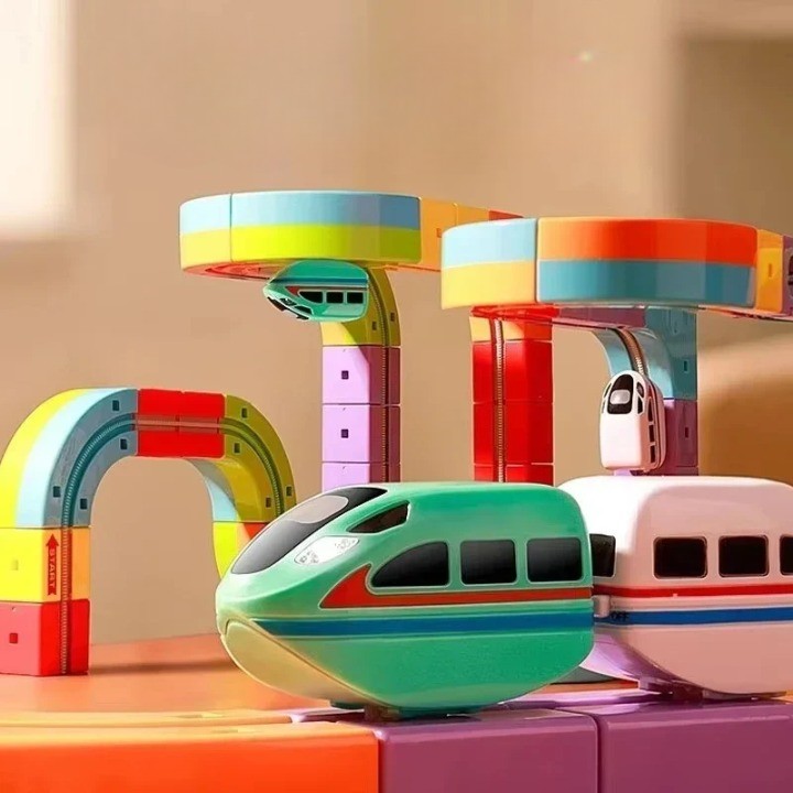 Magnetic Track Building Blocks – 81-Piece, USB Train & Gravity Effect